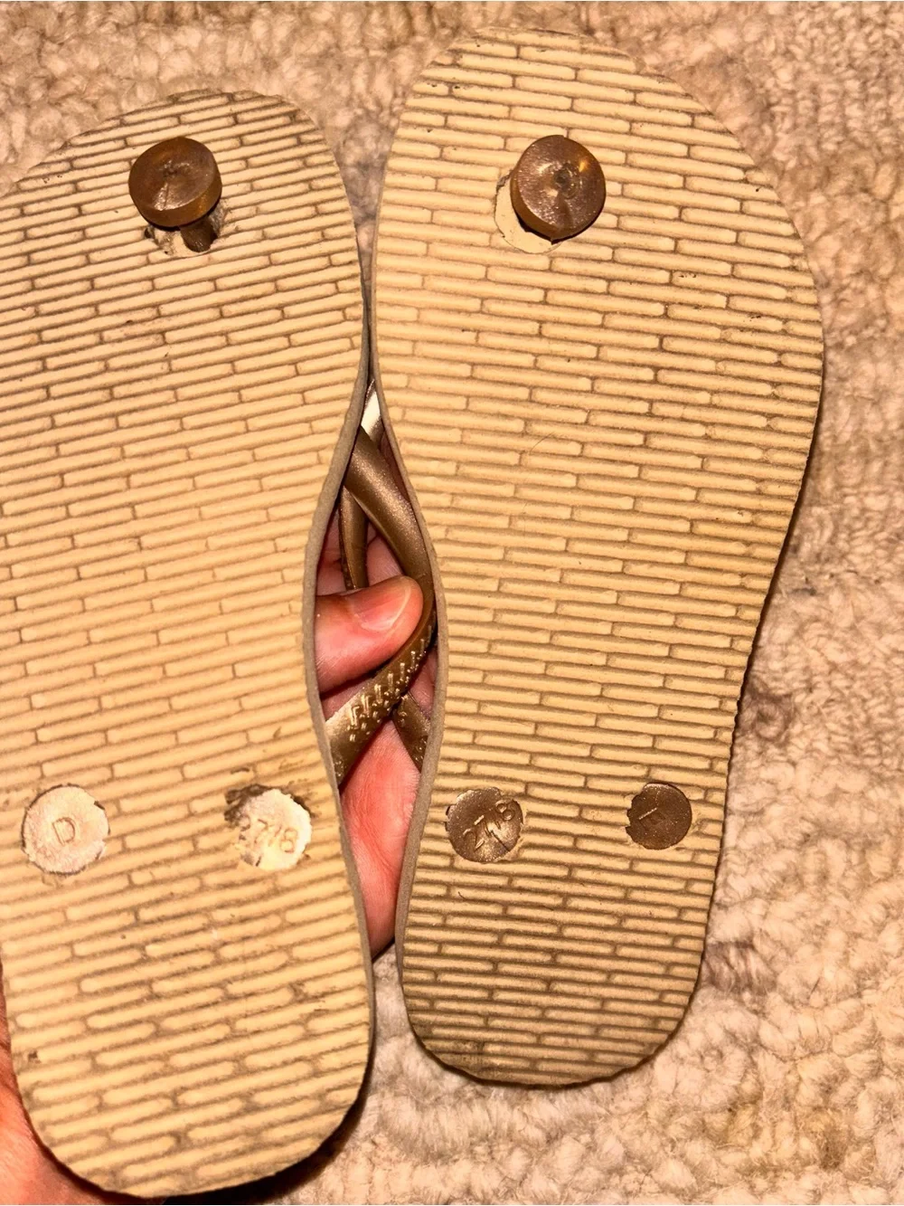 Havaianas Metallic Bronze Strappy Flip Flops with Tan Footbed girl 11/12